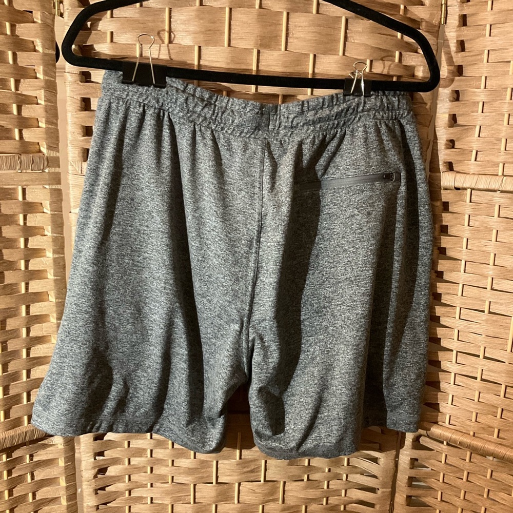 Vuori Men’s Ponto 7in Short - Picture 3 of 9